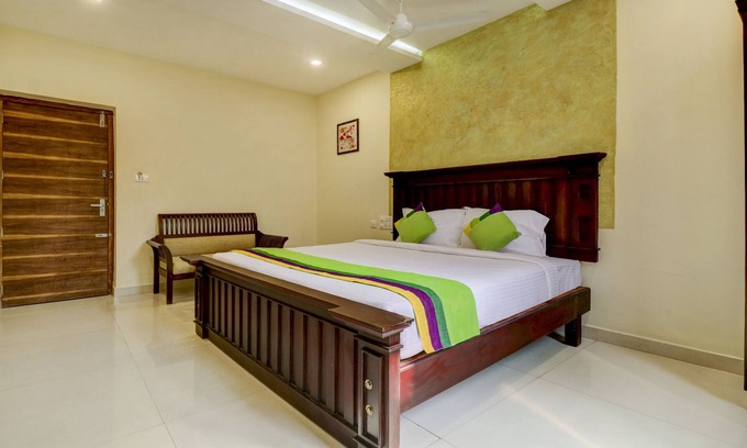 Kaloor Hotel | Treebo Trend Fort Malabar