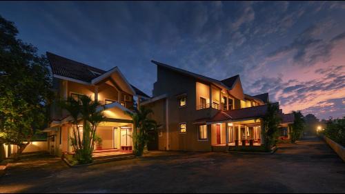 Fatona Villa | TreeHouse Blue Hotel & Villas