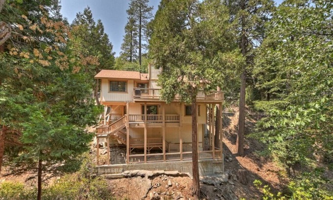 Crestline House | Treehouse Cottage Lake Gregory