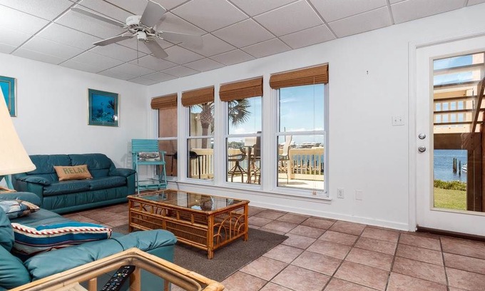 Treehouse House | Treehouse Townhome! Incredible bay views! Washer/dryer in-unit! Close to many shops and restuarants!