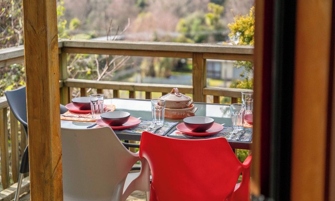 Taupo Cottage | Treetop Hideaway - Taupo Holiday Home