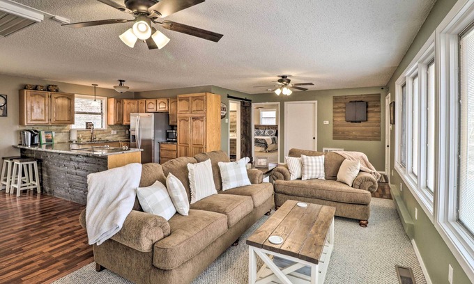 Higden House | Treetop Hideaway w/Lake Views + Fire Pit!