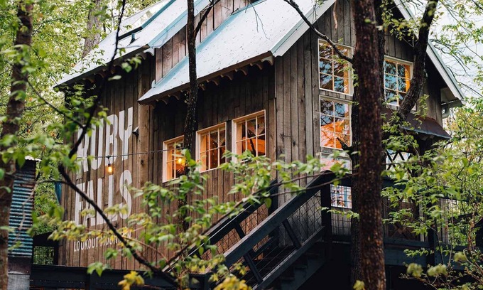Chattanooga House | Treetop Hideaways: Redbud Treehouse in Chattanooga