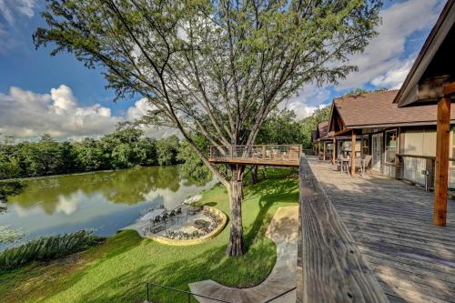 Center Point Cabin | Treetop River Cabins on the Guadalupe River