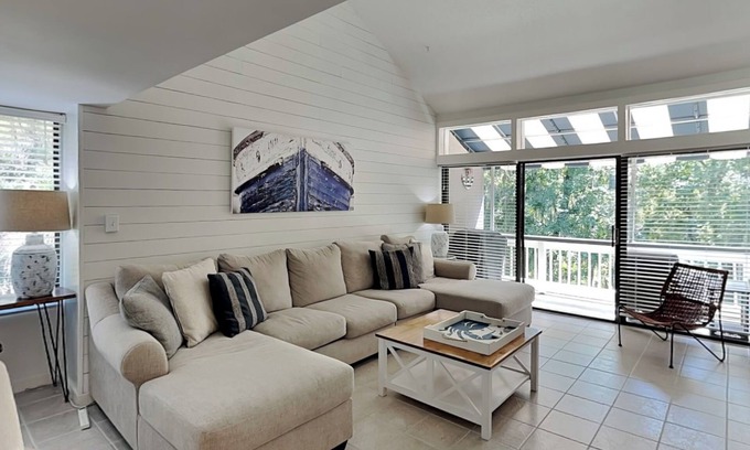Hilton Head Island Condo | Treetops 5902 - Pedals & Palmettos | Newly Renovated