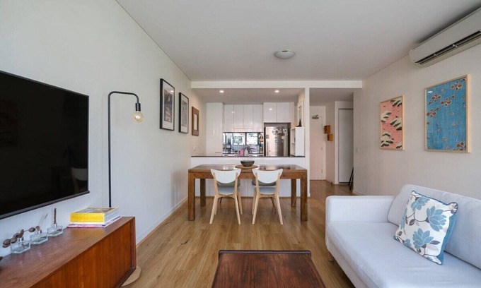 Erskineville Apartment | Treetops Erskineville Apartment w Parking & Aircon