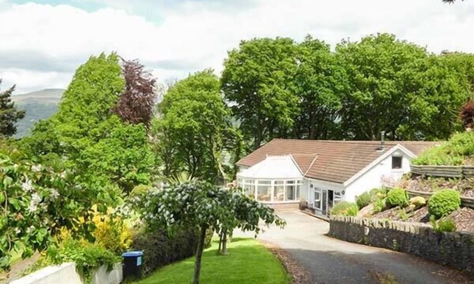 Govilon Cottage | TREETOPS, family friendly, luxury holiday cottage in Govilon