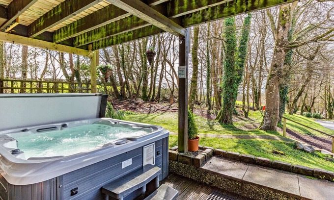 Luckett House | Treetops Lodge - Three Bedroom House, Sleeps 6