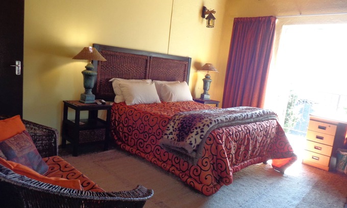 Muckleneuk House | TreeTops & Treats Guest House