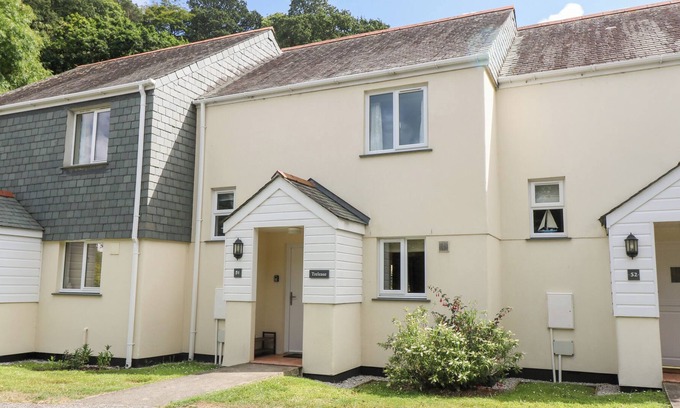 Falmouth House | TRELEASE, family friendly, with a garden in Falmouth