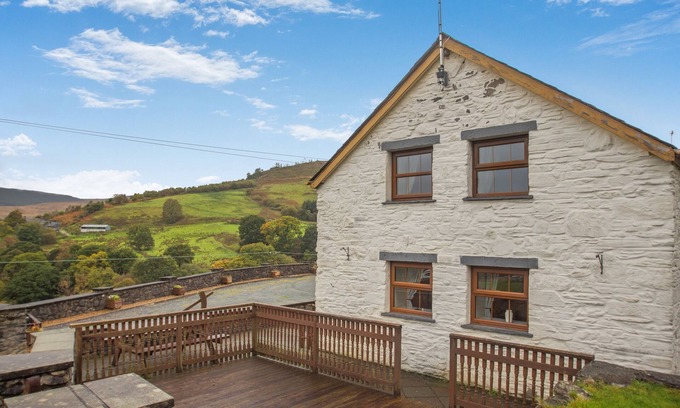 Penmachno House | Trem Machno - Two Bedroom House, Sleeps 4
