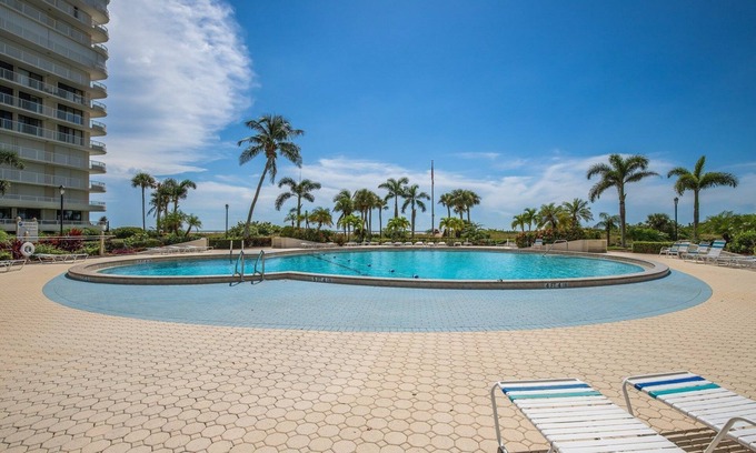 Marco Island Condo | Trendy 2 Bed Beachfront with Soothing Gulf Views