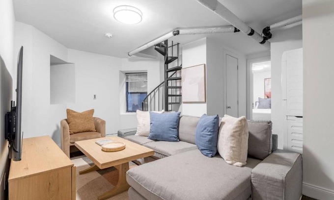 Chelsea Apartment | Trendy 3Bedroom 2Bath Escape Near Hudson River Park & The High Line