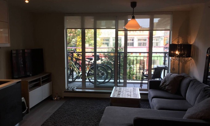Chinatown Condo | Trendy Apartment in historic China Town