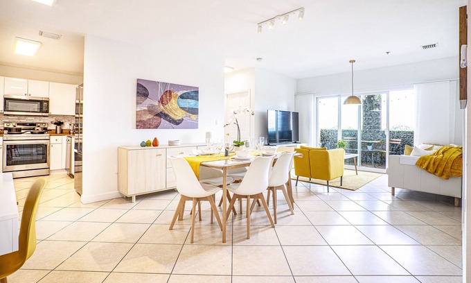 Coral Way Condo | Trendy Apt King Bed Adjustable Free Parking Pet Friendly Balcony