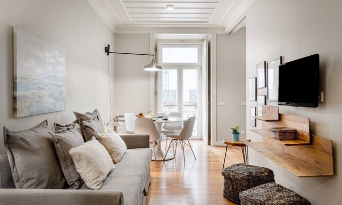 Sacramento Apartment | Trendy Chiado Flat in Lisbon