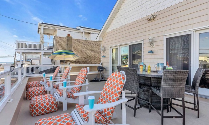 Seaside Heights House | Trendy & Chic 6 BR home steps to the Boardwalk/Beach extensively stocked for Fun