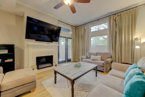 Columbia House | Trendy Columbia Townhome