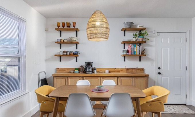 Highland Park Cottage | Trendy Downtown Cottage - 3BR, Pets Welcome!