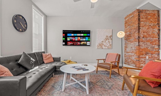 Northern Liberties House | Trendy Family Friendly Northern Liberties Retreat