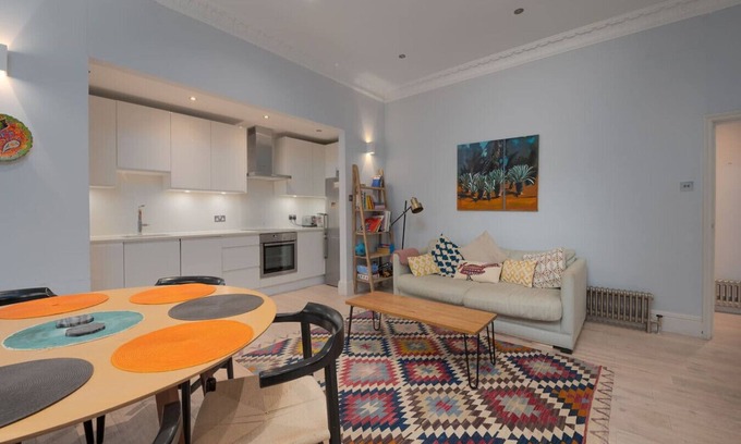 Hampstead Apartment | Trendy Hampstead Flat (RH7)
