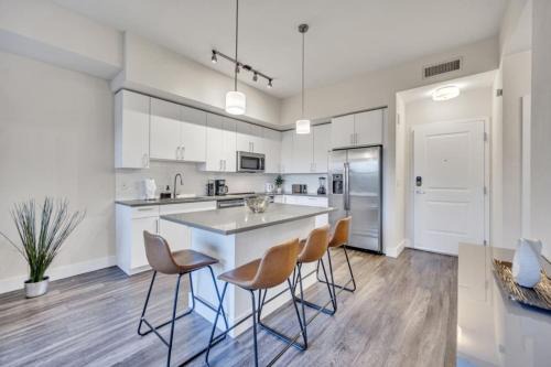 Midtown Apartment | Trendy One Bedroom Getaway Steps from Biscayne
