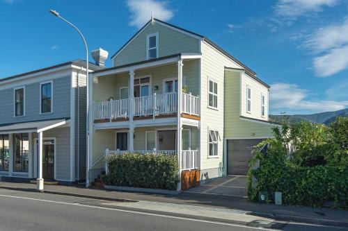 Nelson House | Trendy Townhouse