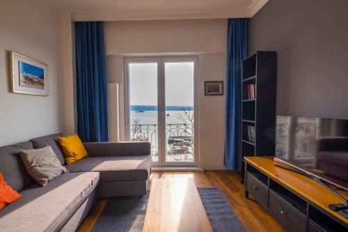 Kabatas Apartment | Trendy Waterfront Apt with a Striking View