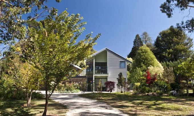 Trentham Bed & Breakfast | Trentham Lake Villas - Lake View