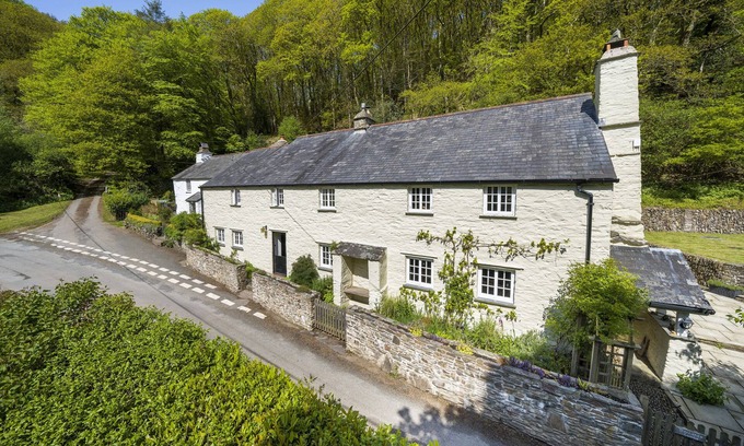 Trentishoe House | TRENTISHOE COOMBE, pet friendly, luxury holiday cottage in Parracombe