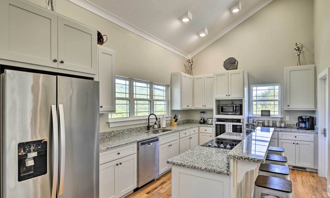 Trenton House | Trenton House w/Mountain Views, Fire Pit & Grill!
