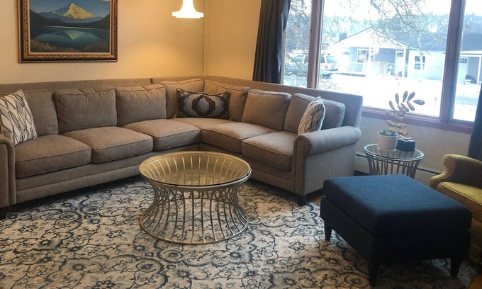 Spokane Valley House | Trentwood Quarters -King- Fast Wifi