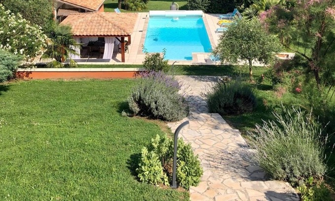 Semens House | TRES GRANDE MAISON - GRANDE PISCINE - VUE IMPRENABLE sur VIGNOBLE. AU CALME