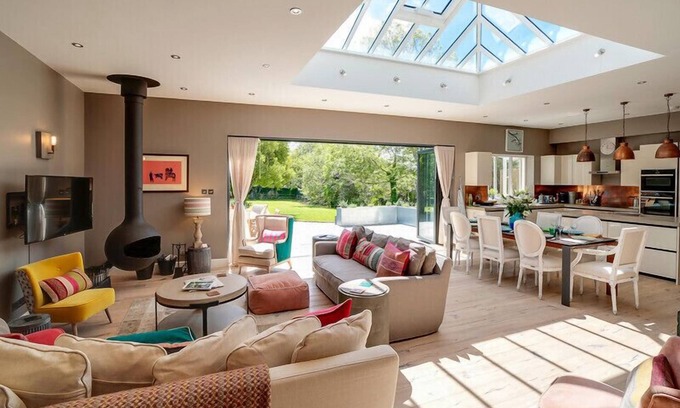 Wadebridge Cottage | TREVANION, pet friendly, with open fire in Rock