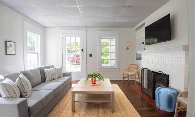 Five Points South Apartment | Tri-City Traditions – Groups/WiFi/Downtown
