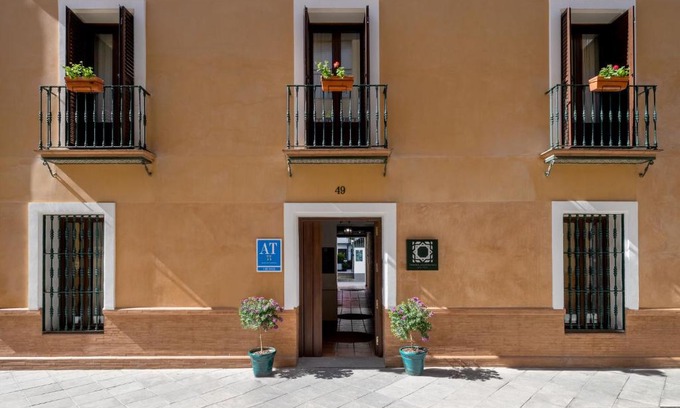 Triana Apartment | Triana Boutique Apartments by Hommyhome