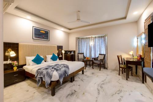 DLF City Hotel | Tribe - Bespoke Hotel by FlxHo Arjun Marg DLF Phase 1 Golf Course Road