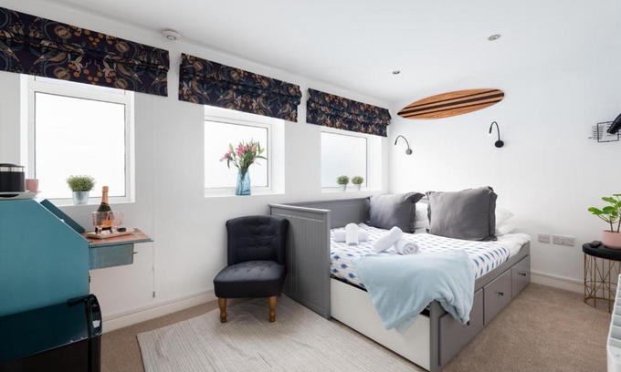 Newquay House | TRIG-Private Studio, Courtyard, Walk to Fistral