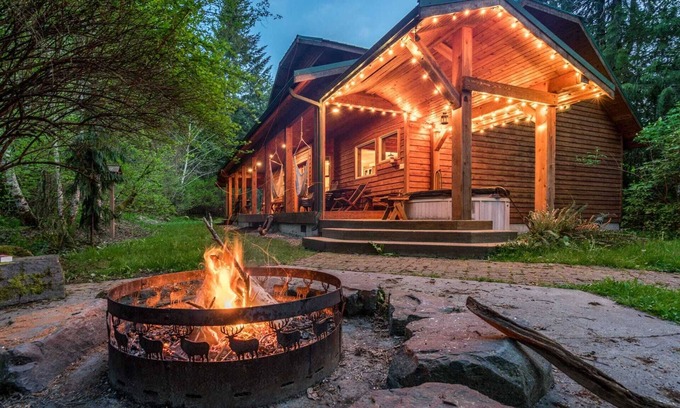 Paradise Estates Cabin | Trillium Lodge+Mountain Studio Sleeps 10! Includes HOT TUB+Sauna+EV Charger+WIFI