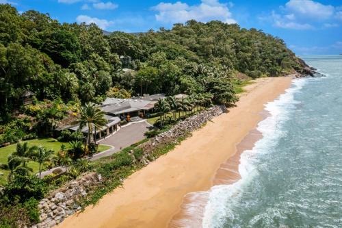 Trinity Beach House | Trinity Beach Palace Luxury Estate by Belle Escapes
