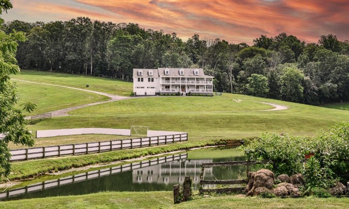 Paeonian Springs House | Trinity Farm Manor