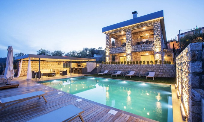 Ayvacik Hotel | Trio'da Kazdaglari