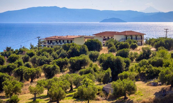 Polichrono Apartment | Triple apartment on a quiet hill [A/C, Wi-Fi, near great beaches]