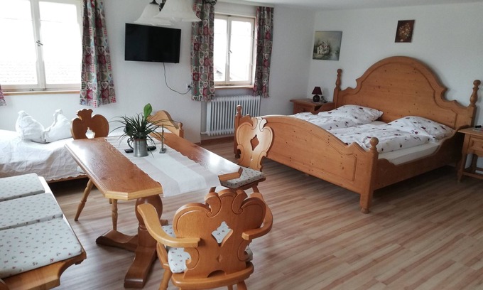 Rettenberg Resort | Triple room-Classic-Private Bathroom-Countryside view-Enzianzimmer