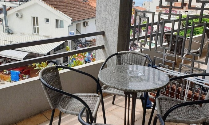 Rana Bed & Breakfast | Triple room is consisted by 3 single beds, balcony, tv, bathroom