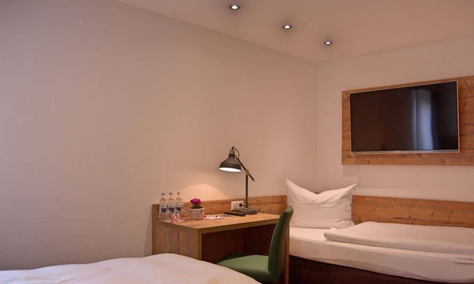 Sankt Georgen im Schwarzwald Apartment | Triple room with shower/WC