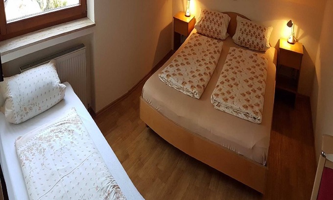 Ohlsbach Apartment | Triple room with WC/shower/bath - Gästehaus Tagescafe Eckenfels