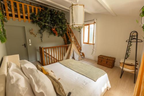 La Celle-sous-Gouzon Apartment | Triplex Jungle Family