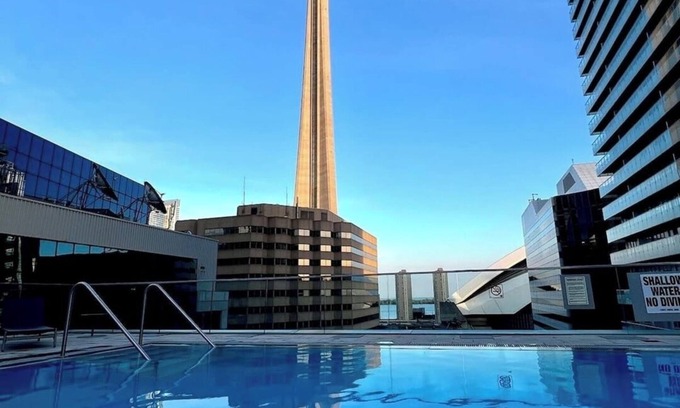 Toronto Entertainment District Hotel | Tripshine DT Executive 3BR/2BA king bed Parking Lakeview