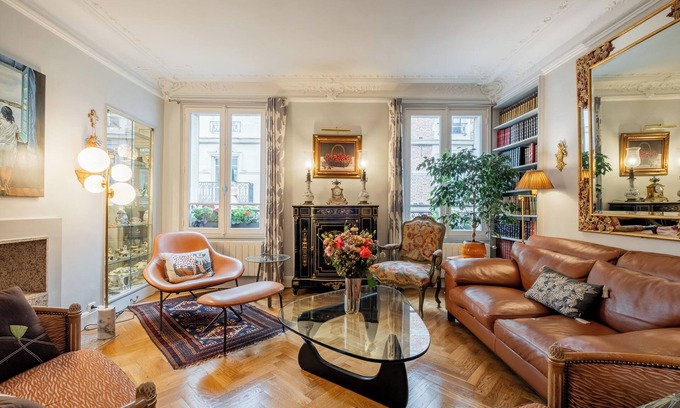 Ternes Apartment | Triumphant Design, by Veeve